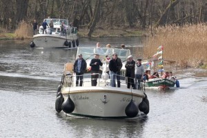 A boat rally celebrates the opening of the Finow Canal for the 2015 season. The association Unser Finowkanal continues its campaign for maintenance and regular operation of the canal, which the Federal waterway authority wishes to hand over to the region.